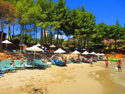 Familien am Strand - Badeurlaub